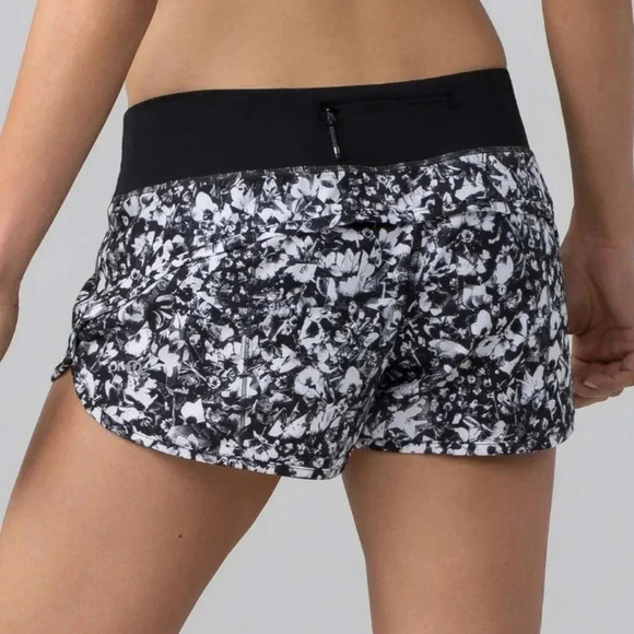 Lululemon Speed Shorts Lined 2.5" in Mash Up White Black Floral 4 - Picture 2 of 16